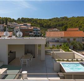 4 Bedroom Luxury Villa with Heated Pool and boat mooring, Ciovo near Trogir – Sleeps 8